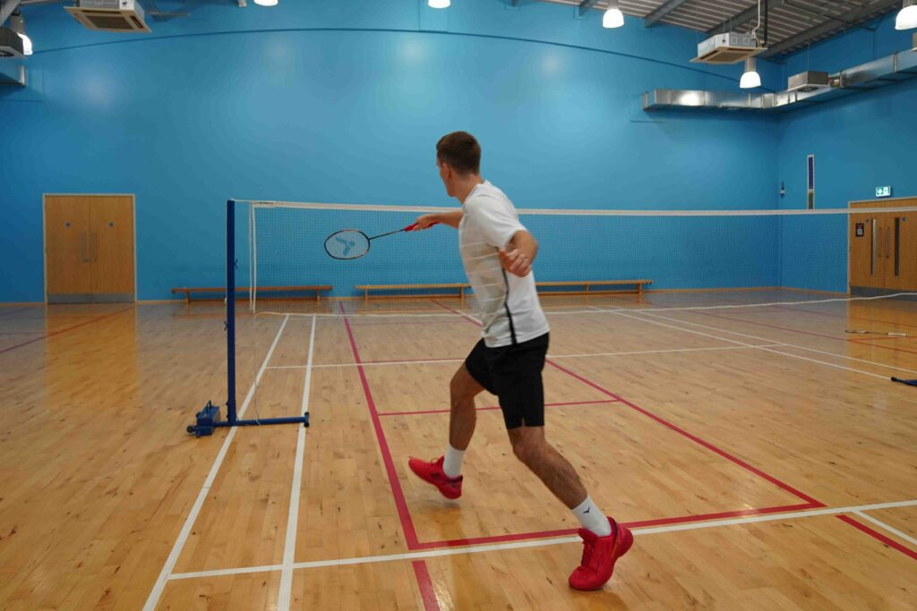 how to play a cross court net shot in badminton step by step with pictures 1