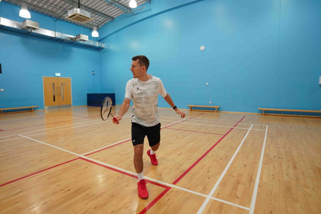 how to play a cross court net shot in badminton step by step with pictures 4