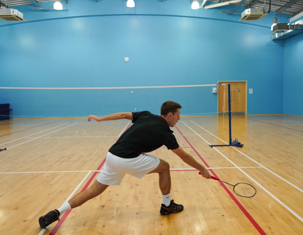 how to defend in singles badminton tutorial with pictures 7